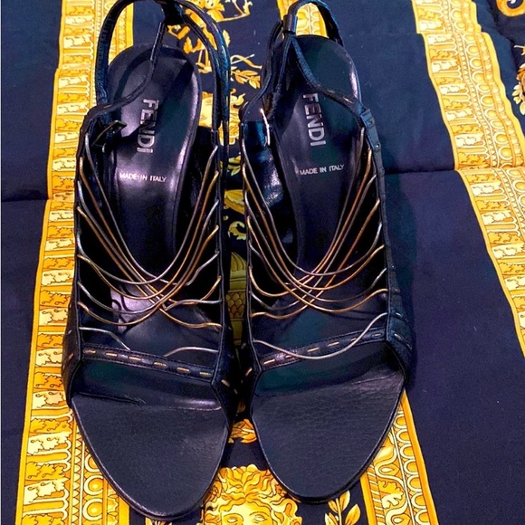 Fendi ladies heels with chain detail size 8 new condition never worn - Picture 2 of 7